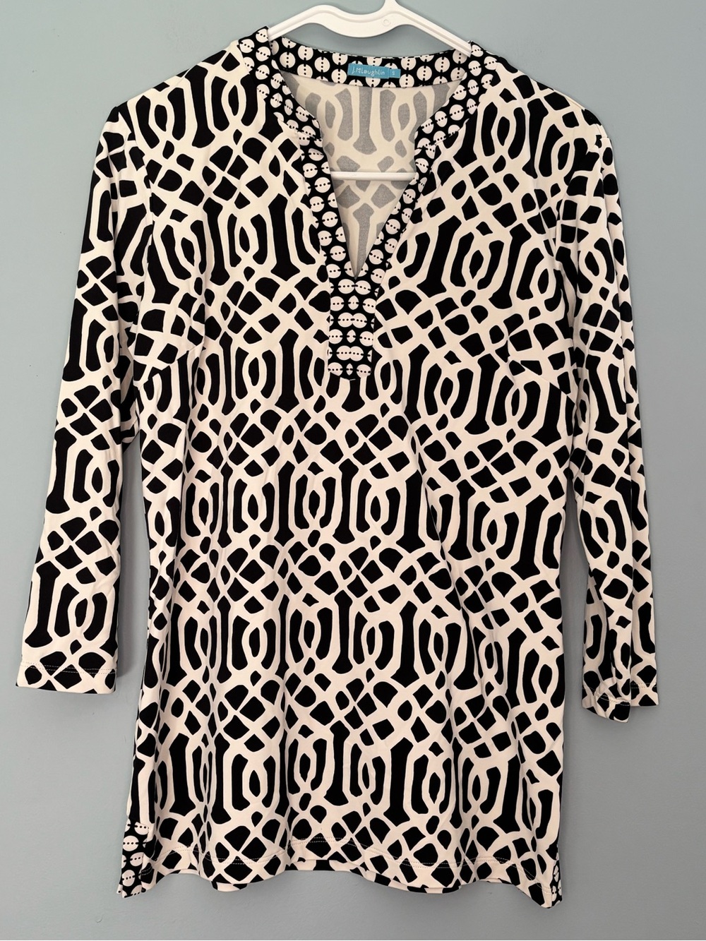 J. Mclaughlin Black White Geomatric Print Tunic Top Blouse V Neck Size Small